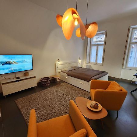 Stylish Holiday Art Apartment - Wifi & Great Location Budapest Extérieur photo